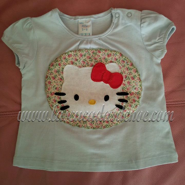 Camiseta con aplicación de Hello Kitty